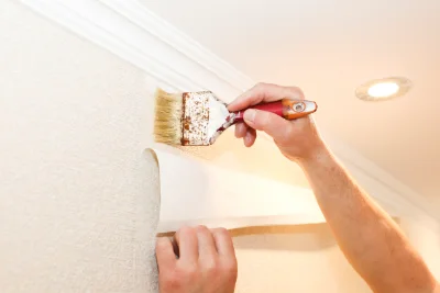 Pose de papier peint à Espirat — revêtements muraux et toiles de verre